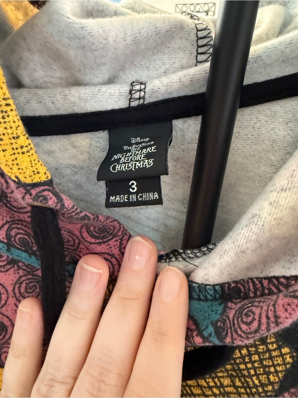 🎃 Simply Meant to Be! Hot Topic NBC Sally Patchwork Crop Hoodie 🧵 - Picture 4 of 4